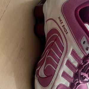 PINK NIKE SHOX